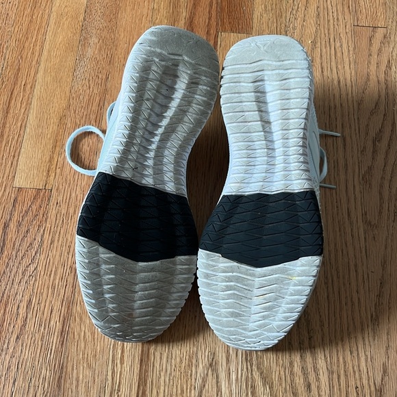 Reebok Women’s Aqua Tennis Shoes Size 8 - Picture 6 of 10